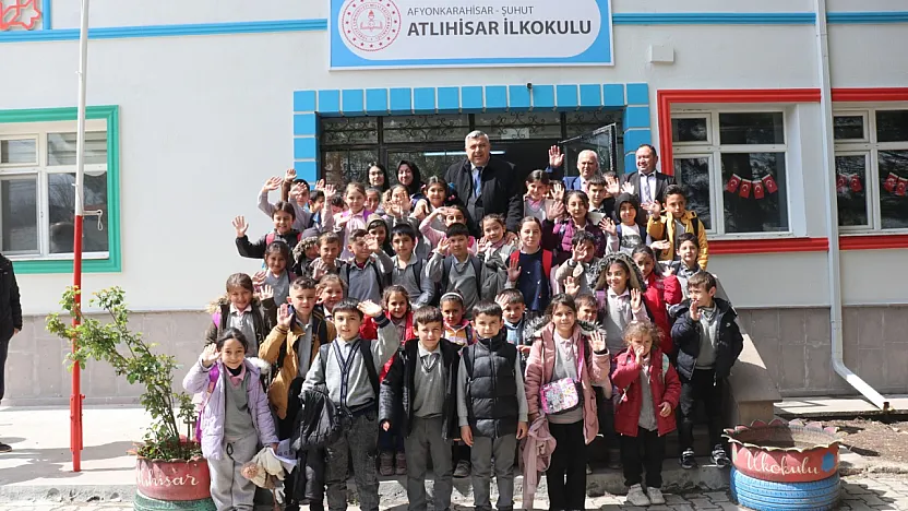 İl Müdürü Öğrencilerle Aynı Sırada Kitap Okudu