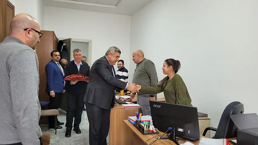 İl Müdürü Sünnetci Personelini Unutmadı!