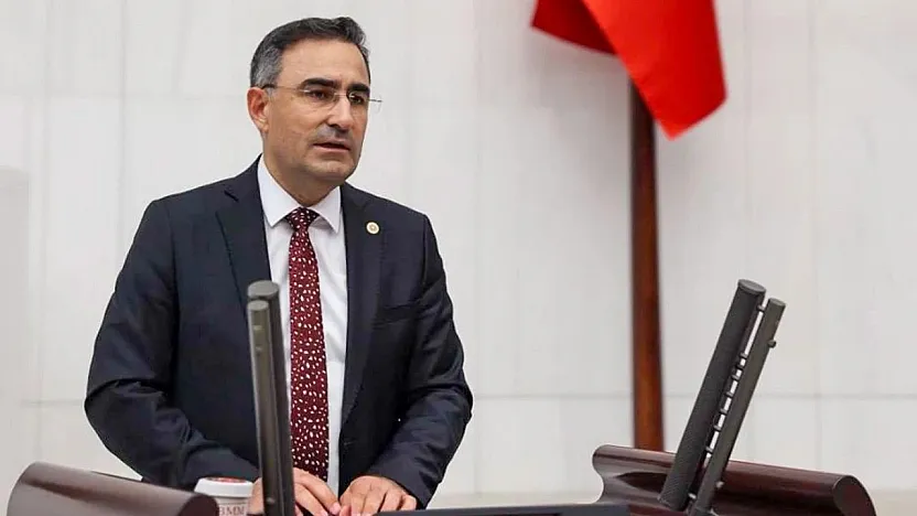 'İnsanlar Enkaz Altındayken Parke Taşıyla Mı Övünüyorsunuz'