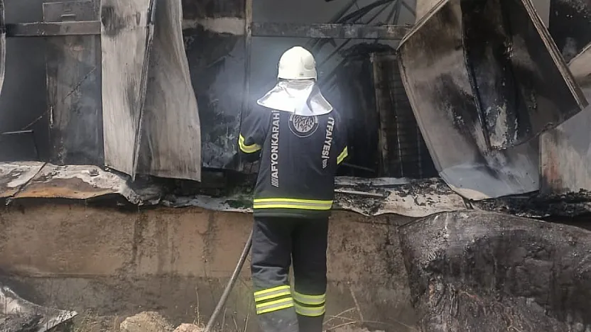 İş Yerinde Çıkan Yangın Diğer Dükkanlara Sıçramadan Söndürüldü