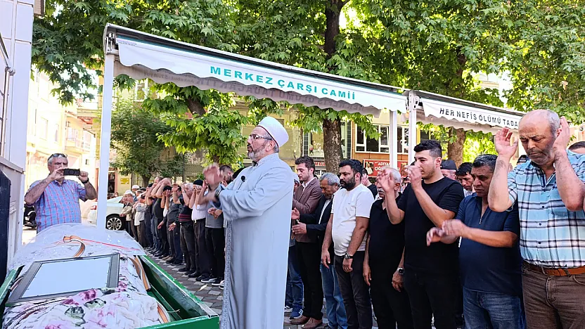 Isparta'da Ölü Bulunan 2 Gençten Biri Afyon'da Toprağa Verildi