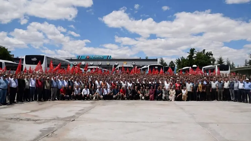 İYİ Parti'nin Miting Paylaşımında Yapay Zekâ İddiası Gündem Oldu!