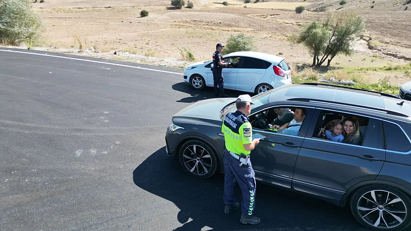 Jandarma Ekipleri Cayrokopterle Havadan Trafik Denetimi Yaptı