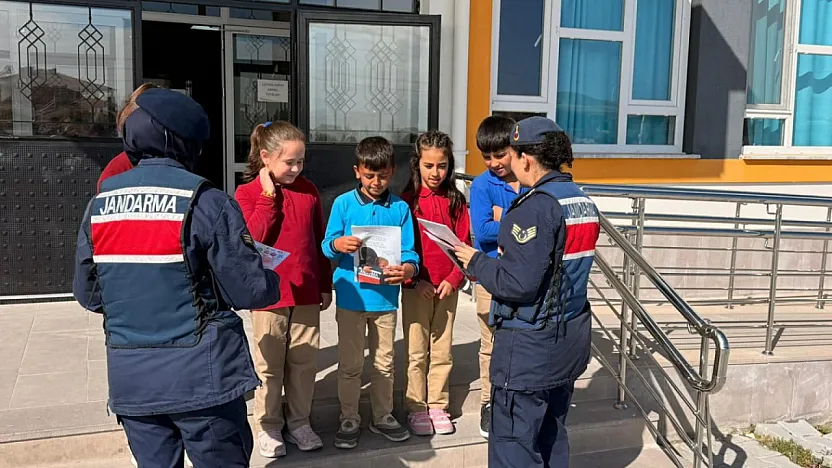 Jandarma, Öğrencilerle Geleceğe Yatırım Yapıyor