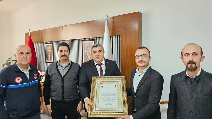 Kan Bağışı Kampanyalarındaki Başarısı Müdür Sünnetci'ye, Madalya Getirdi