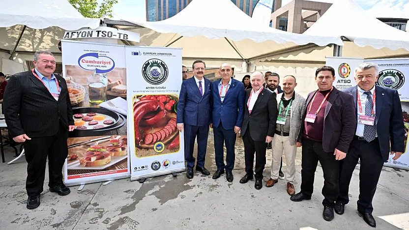 Kayserili Hisarcıklıoğlu, AB Tescilli Afyon Sucuğu Önünde Poz Verdi