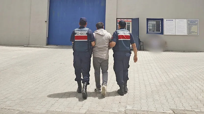 Kendisini Kamu Görevlisi Olarak Tanıtıp Dolandırdı