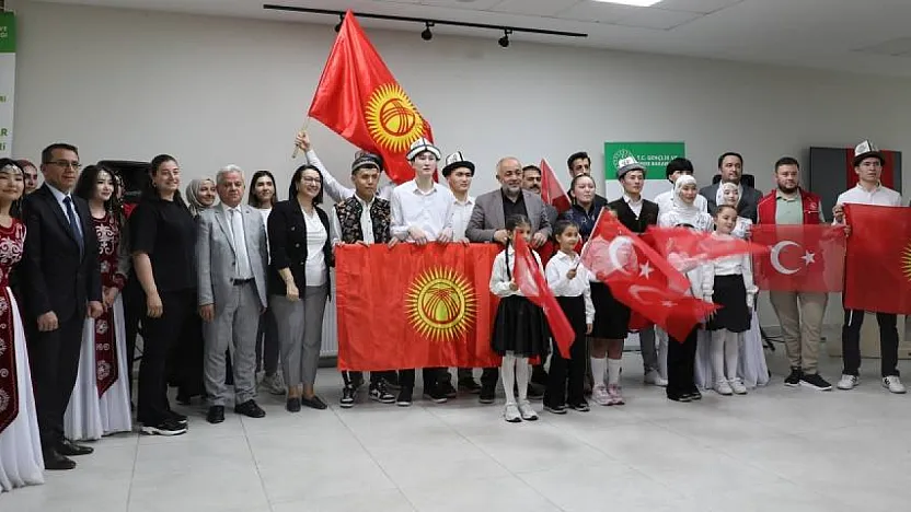 Kırgız Danslarıyla Mest Oldular! AFSÜ'de Kültür Gecesi Çok Konuşulacak