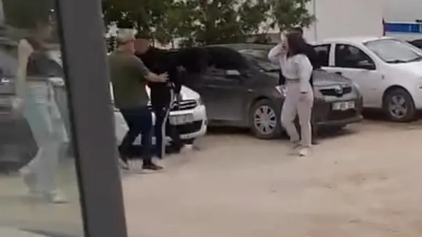 Kızların Kavgasını Ayırırken Canından Oluyordu