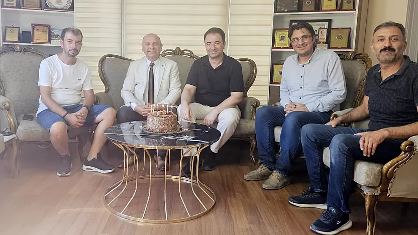 Kocatepe Gazetesi'ne Sürpriz Ziyaret: 61. Yıla Özel Pasta Kesildi