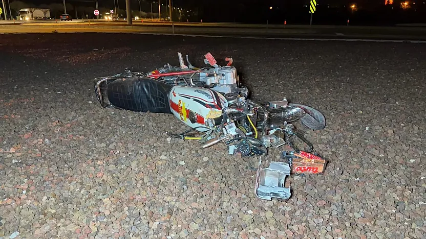 Kontrolden Çıkan Motosiklet Paramparça Oldu