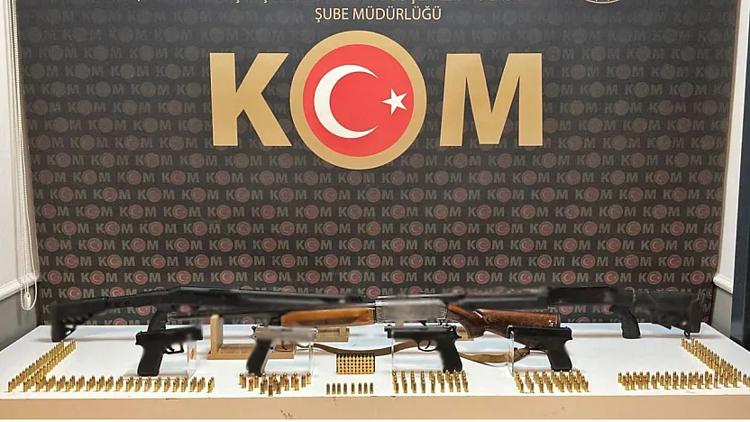 Köyde Şok Baskın: Cephanelik Gibi Evler Ortaya Çıktı