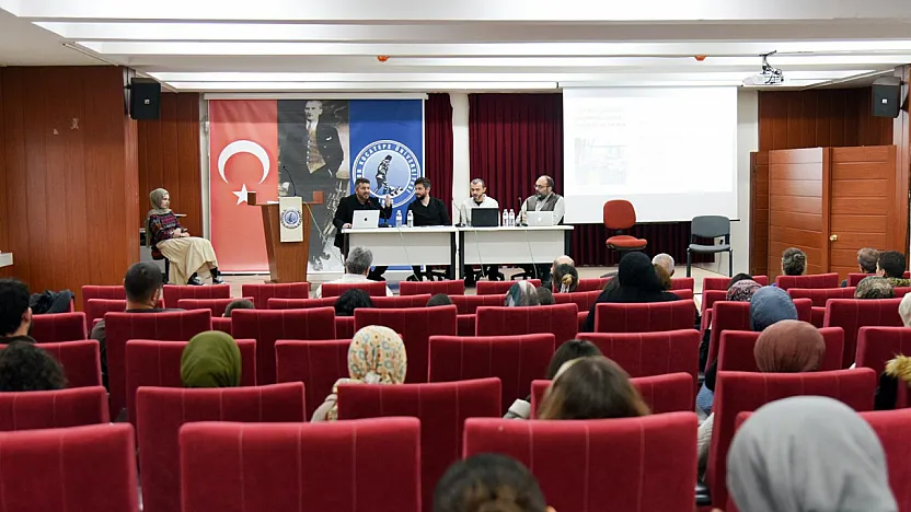 Mevlana'nın Adı Geçti Ama Mesnevi'de 'Çelebi' Yok! Panelde Dikkat Çeken Detay!