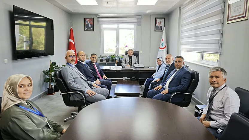 Milletvekili Arslan'dan Gediz'de Duygusal Buluşma: Sıra Arkadaşı Başhekim Çıktı!