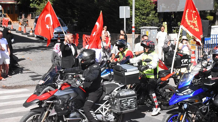 Motosiklet Tutkunları Afyonkarahisar'da 'Zafer Sürüşü' Düzenledi