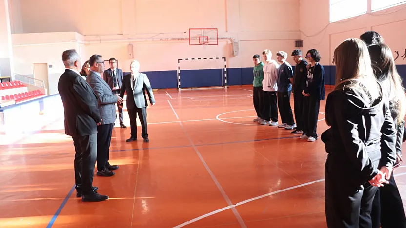Müdür Altınkaynak Derse Girdi! Öğrencilerle Birlikte Spor Yaptı
