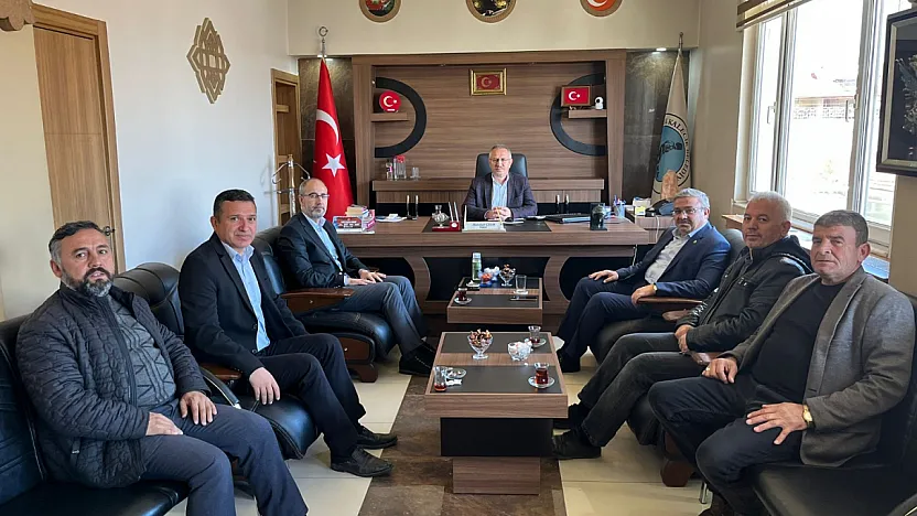 Müdür Öztürk Ve Vekilden Büyükkalecik'e Çiftçe Ziyaret