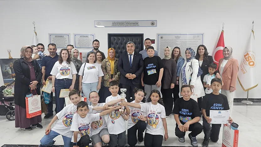 Müdür Sünnetci, Başarılı Öğrencilere Belge Verdi