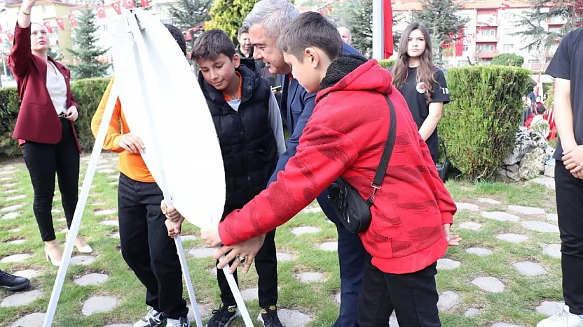 Müdür Sünnetci, Çelengi Çocuklarla Sundu