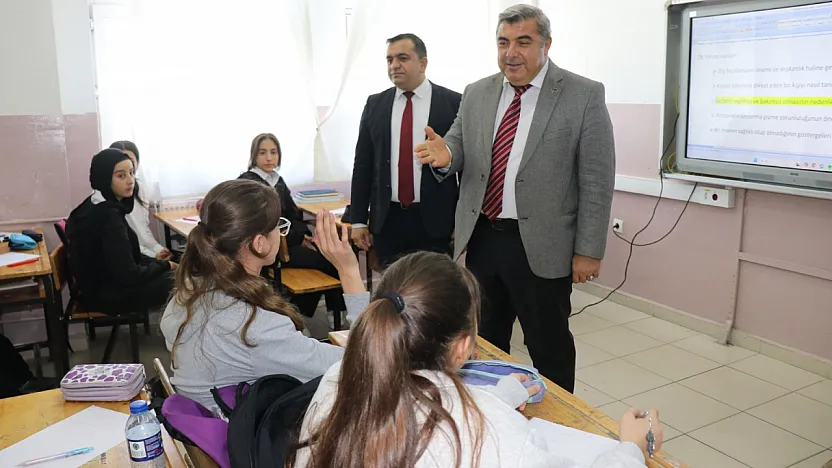 Müdür Sünnetci, Öğrencileri Hedefe Yürümeye Teşvik Ediyor