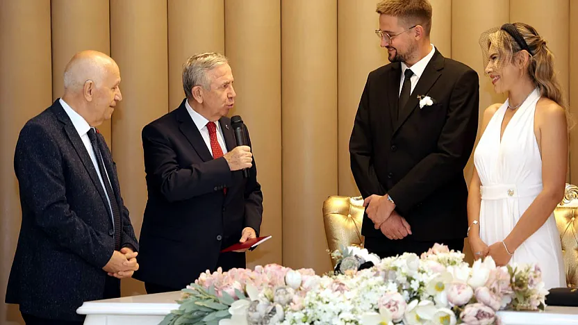 Nikah Şahitleri Dikkat Çekti! Afyon Siyasetinin Tanınan İsminin Kızı Dünyaevine Girdi