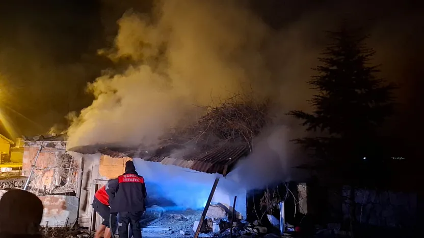 Odun Deposunda Yangın Korkuttu