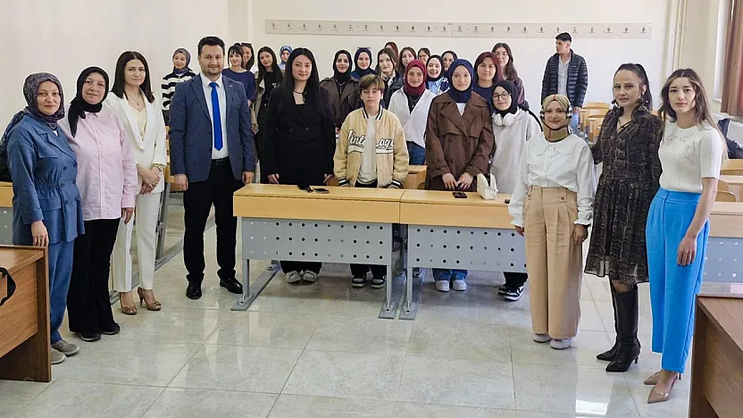 Öğrenciler Gerçek Uygulamaları Mali Müşavirlerden Dinledi