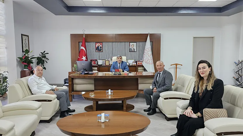 'Öğretmen, Öğrencilerin Yolunu Aydınlatan Rehberdir'