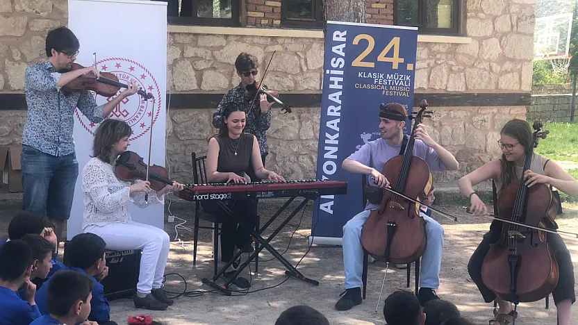 Orda, Bir Köy Var Uzakta… O Köy Klasik Müzik İle Yankılandı