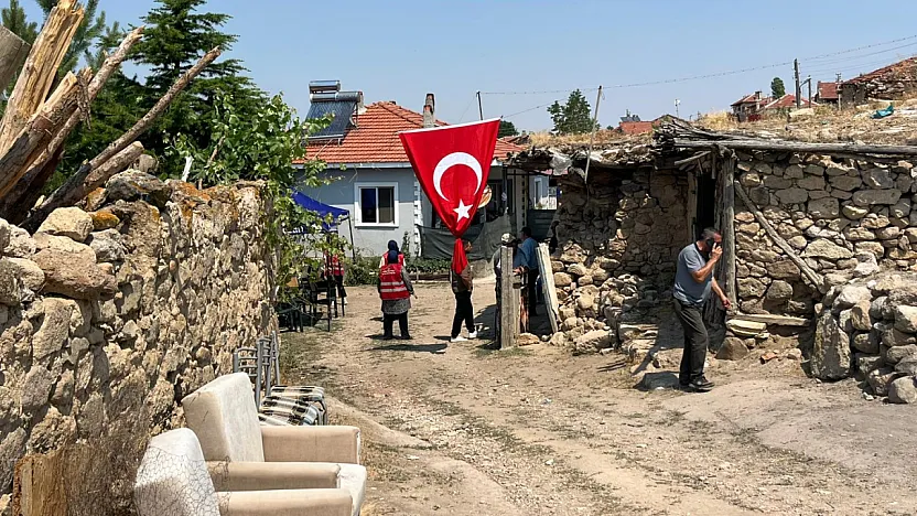 Orman Şehidinin Evine Türk Bayrağı Asıldı