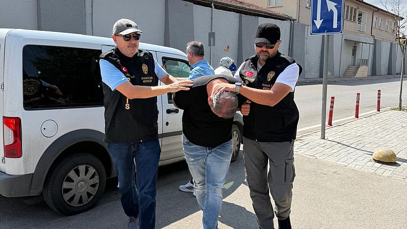 Otel Odasında Operasyon Afyonkarahisar Valisi'ne Hakaret Eden Şahıs Yakalandı!