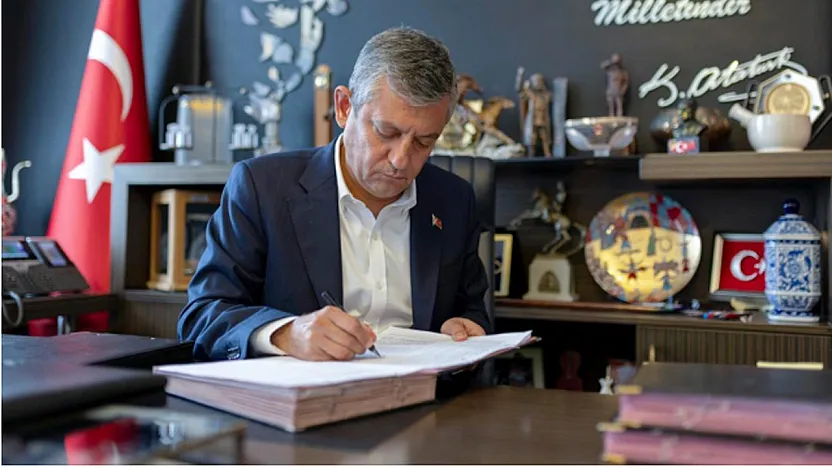 Özgür Özel'in Ardından CHP'de Deprem! İşte İstifa Eden Milletvekili Sayısı