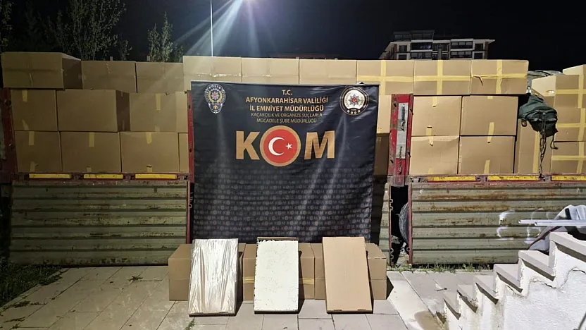 Polis 20 Milyon TL'lik Kaçak Doldurulmuş Makaron Ele Geçirdi