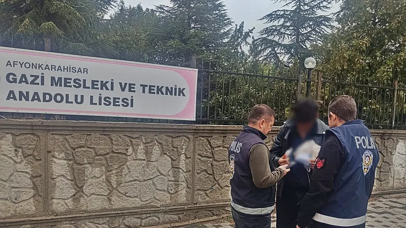 Polis Afyon'da Okul Çevrelerini Mercek Altına Aldı