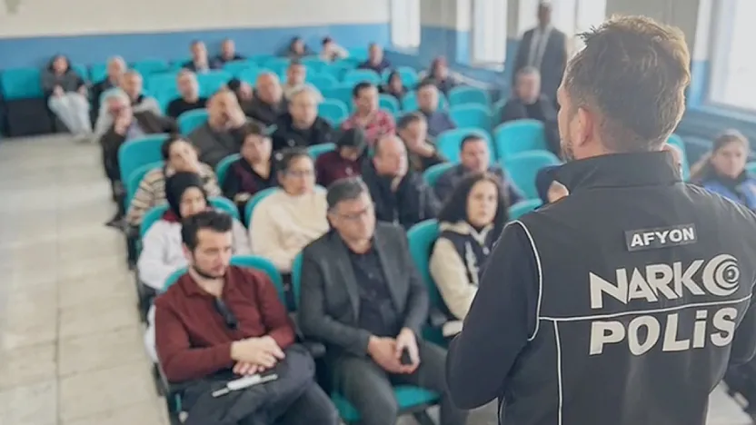 Polis Sandıklı'da 253 Kişiye Narko-Rehber Eğitimi Verdi