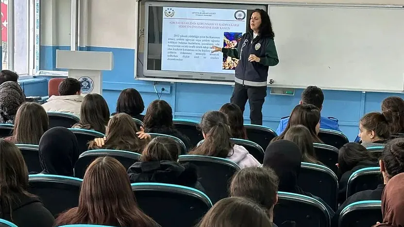 Polisten Lise Öğrencilerine Yönelik Eğitim