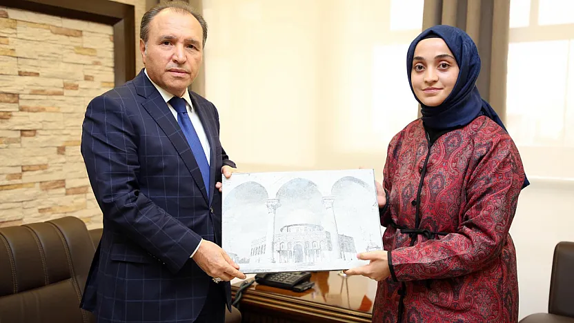 Rektör Karakaş'a Gazze Desteği İçin Anlamlı Hediye