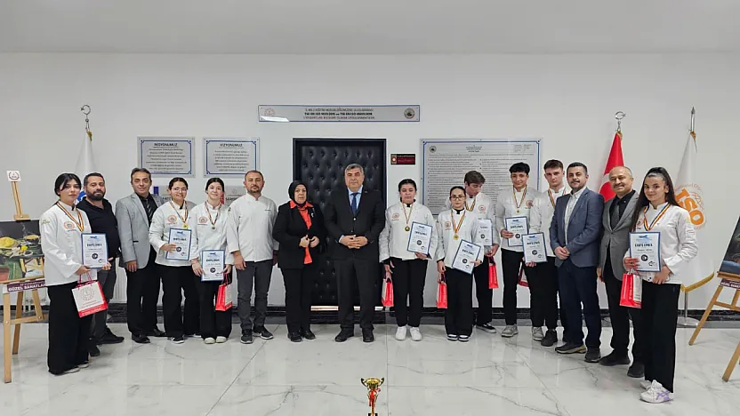 Romanya'da Afyonlu Öğrenciler Madalya Gururu Yaşadı