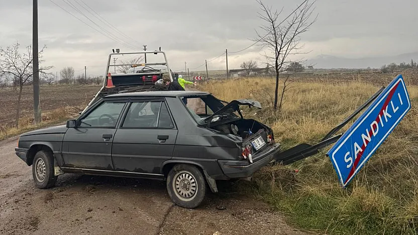 Sandıklı'da Kontrolden Çıkan Otomobil Hurdaya Döndü
