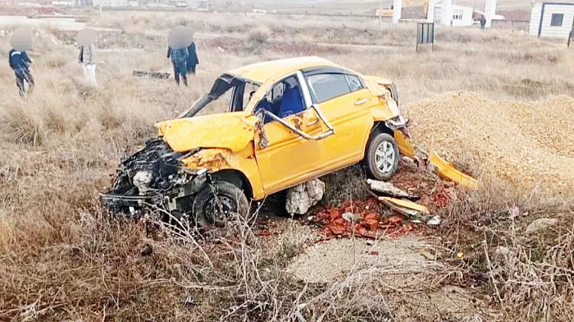 Şarampole Devrilen Ticari Taksi Sürücüsü Hayatını Kaybetti