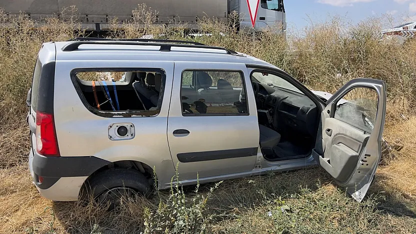 Şarampole Giren Otomobilde 2 Kişi Yaralandı