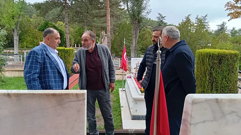 Şehit Babasına Destek Verdi, Konuyu Siyasete Taşıdı