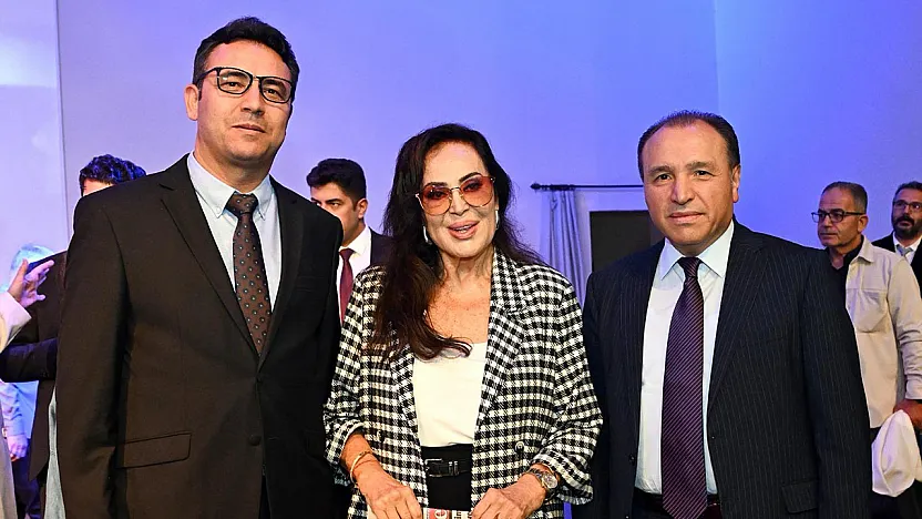 Sinemanın Sultanı Türkan Şoray, Kocatepe Gazetesi İle Duygulandı