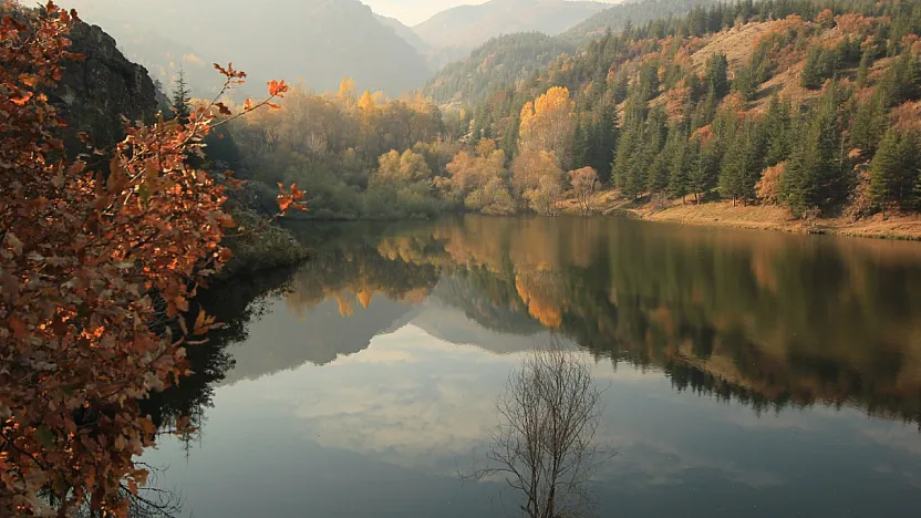 Sis Bulutlarının Gökyüzüne Yükseldiği Anlar Görsel Şölen Oluşturdu