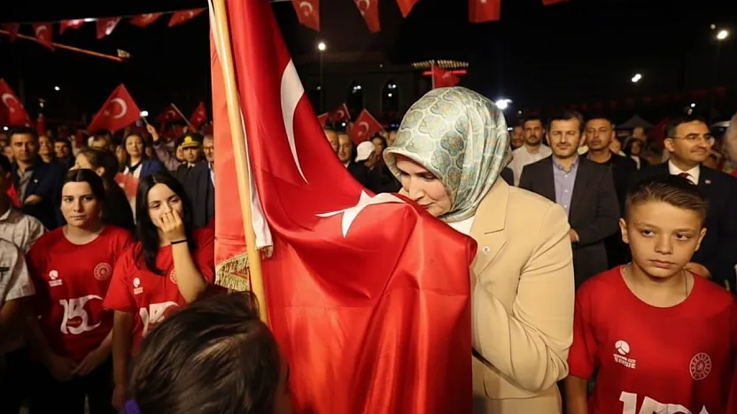 'Sonsuza Dek Dalgalanacak'