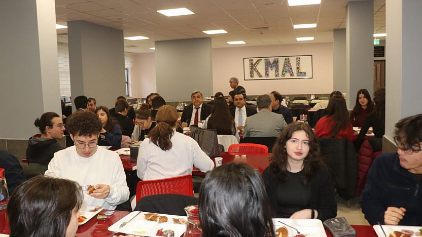 Sünnetci: Afyon'un Haşhaş Çiçekleri Zorlu Maratonda Yalnız Değil