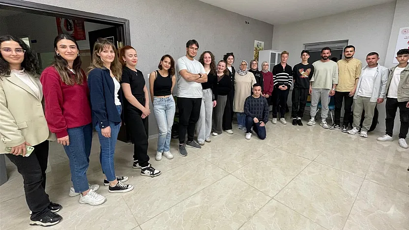 Tam Anlamıyla 'Yurttan Sesler' Korosu