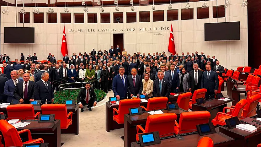 Tarihi Oylamaya Yurdunuseven İmzası: Çerçeve Yasa 467 Oyla Kabul Edildi