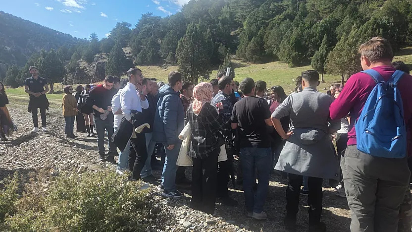 Tarihin Yazıldığı Topraklarda Ders Zili Çaldı… 200 Öğrenci Afyonkarahisar'da Buluştu
