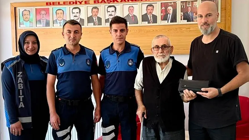 Tatarlı'da Yolda 8 Bin Euro Bulan Adam Soluğu Belediye'de Aldı